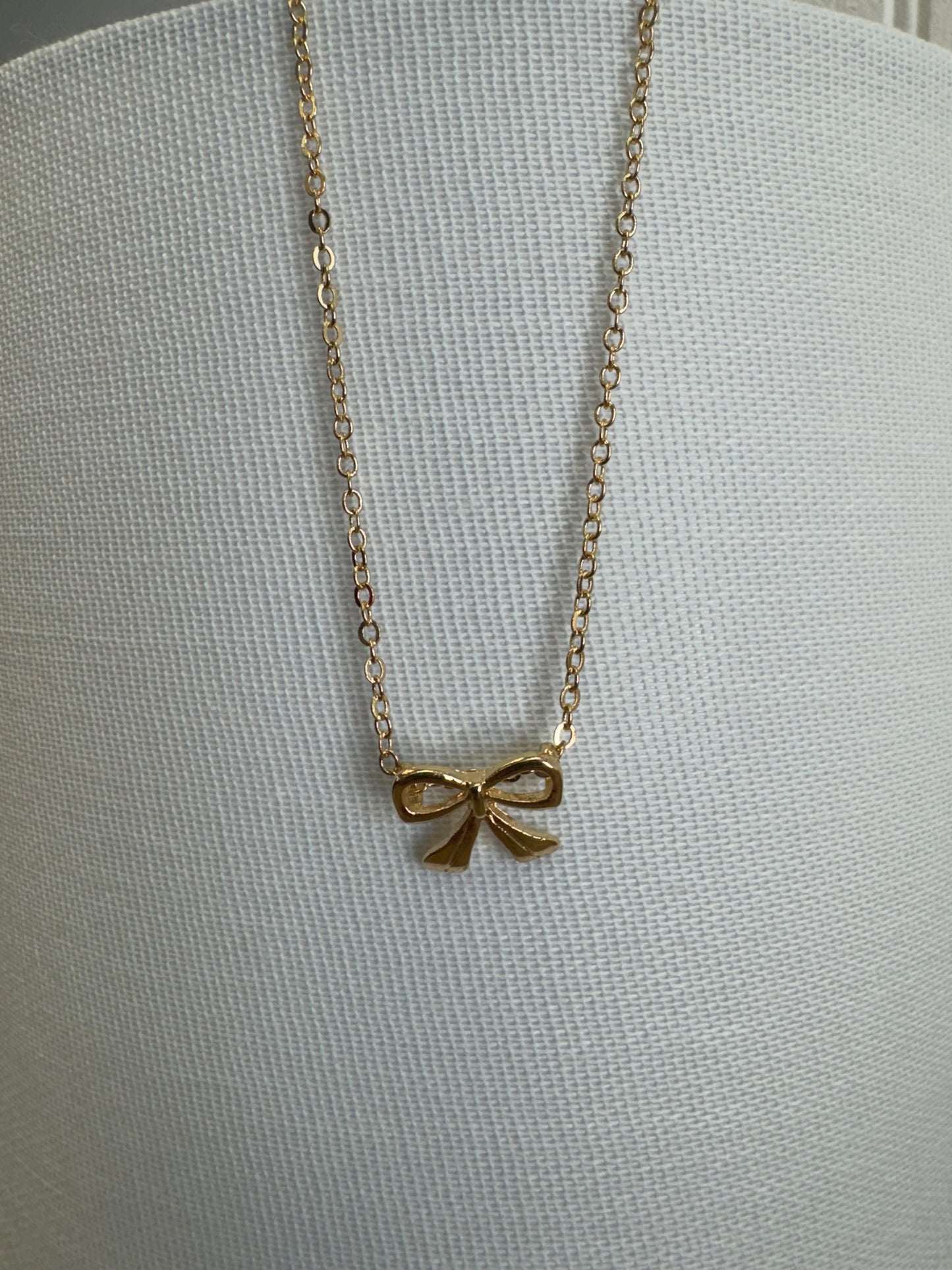 Perfect Solid Bow Necklace