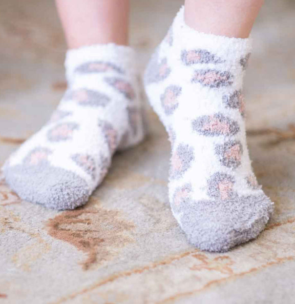 Pink & White Leopard Print Fuzzy Socks